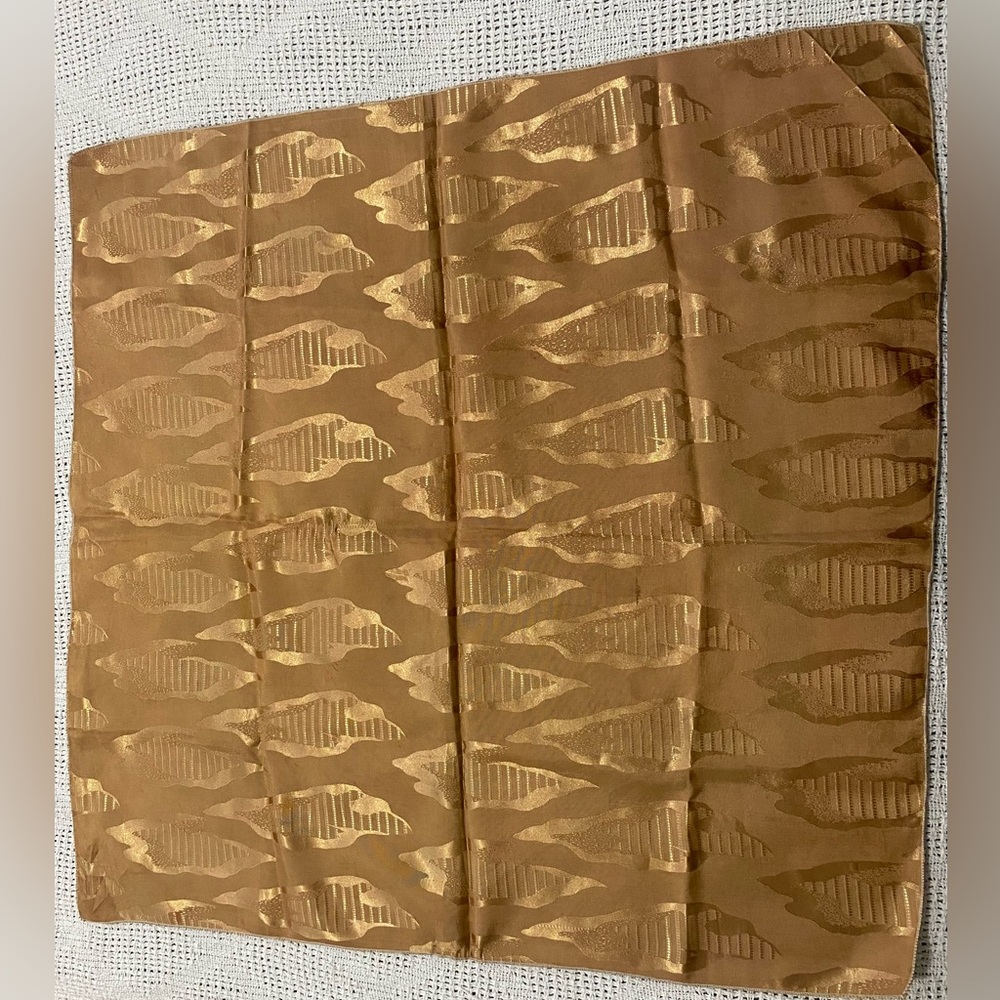Abstract Patterned Women's Accessory - Picture 4 of 6